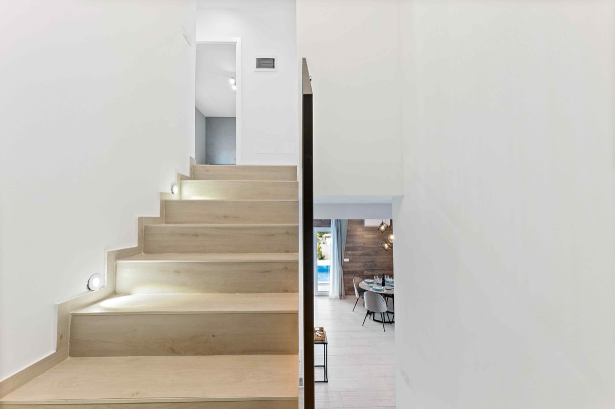 Staircase with lighting