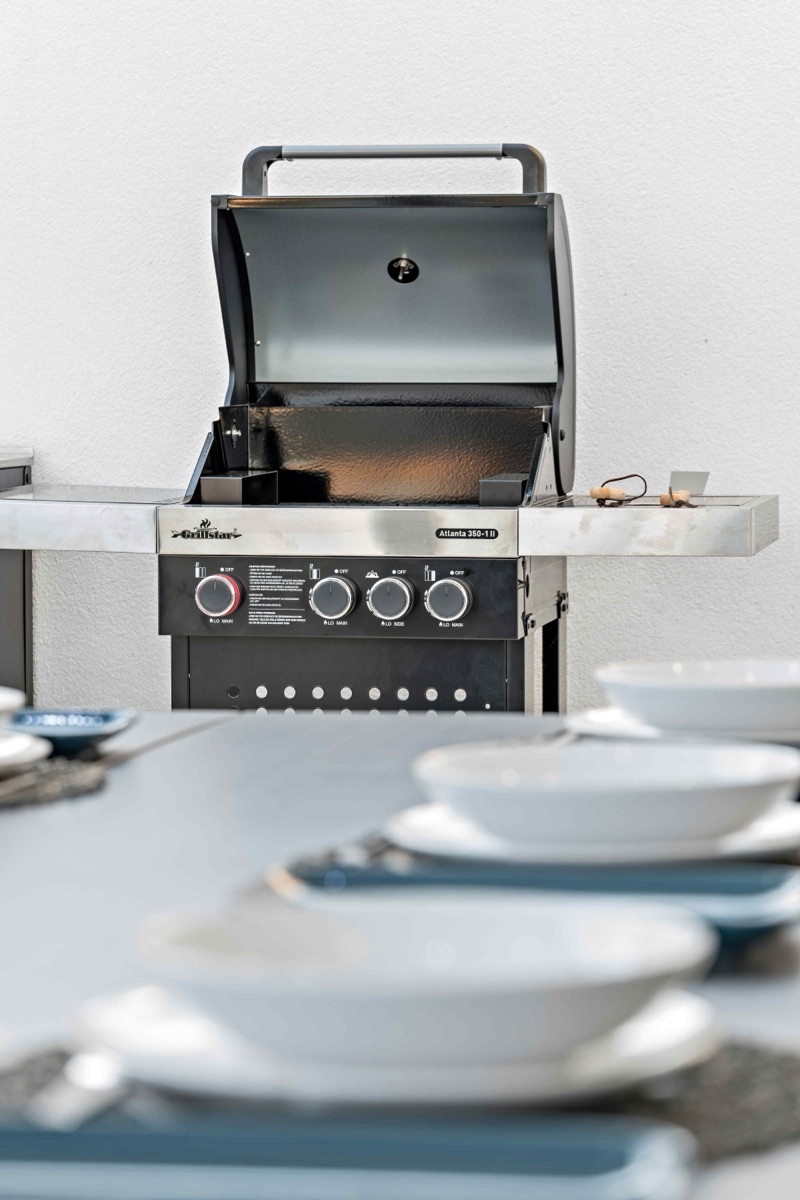 Outdoor BBQ grill
